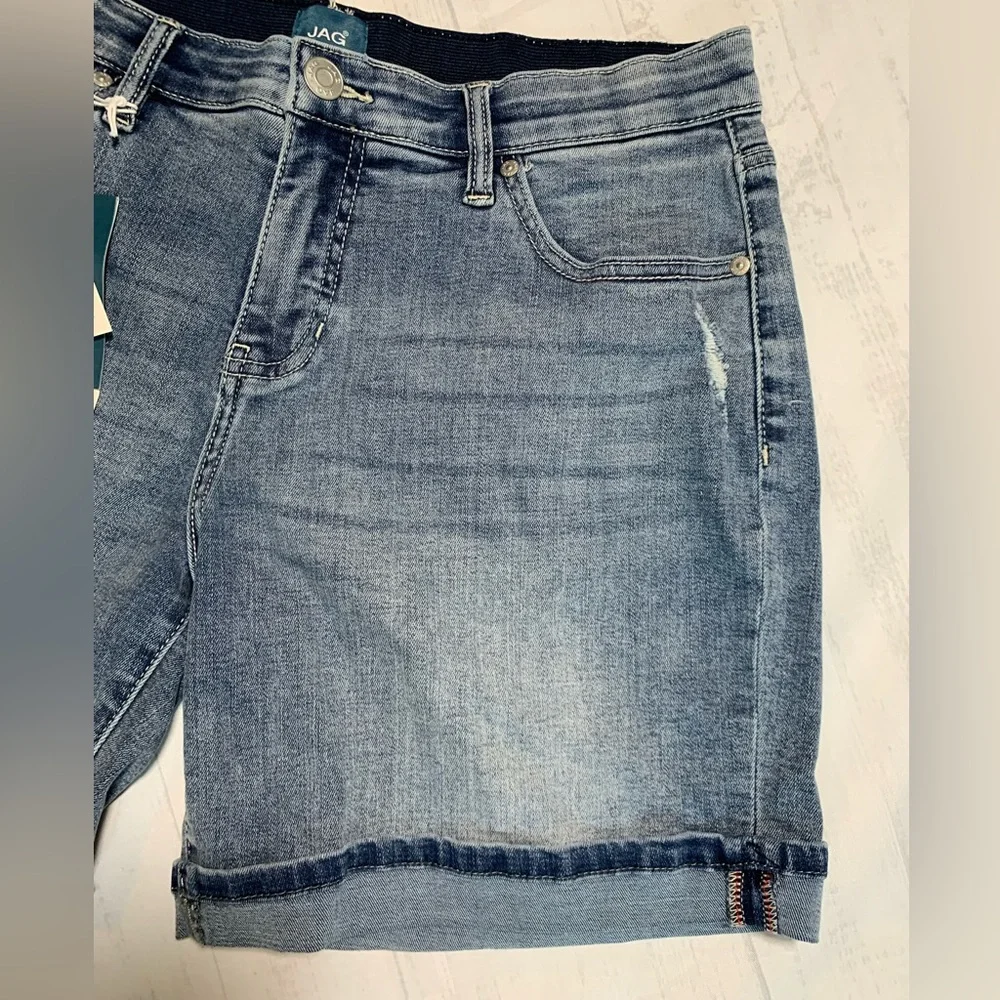 NWT JAG Alex mid rise boyfriend short. Cuffed. Size 6. - Picture 6 of 10